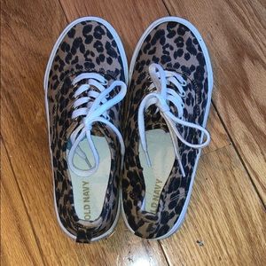 Leopard vans